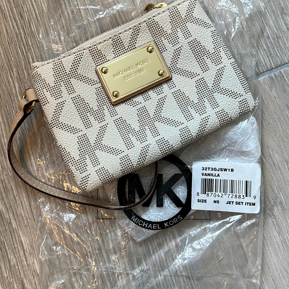 Michael Kors Jet Set Wristlet